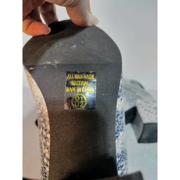 Delicious blue gray faux snake skin block heel ankle booties woman size 8.5 - Picture 9 of 10